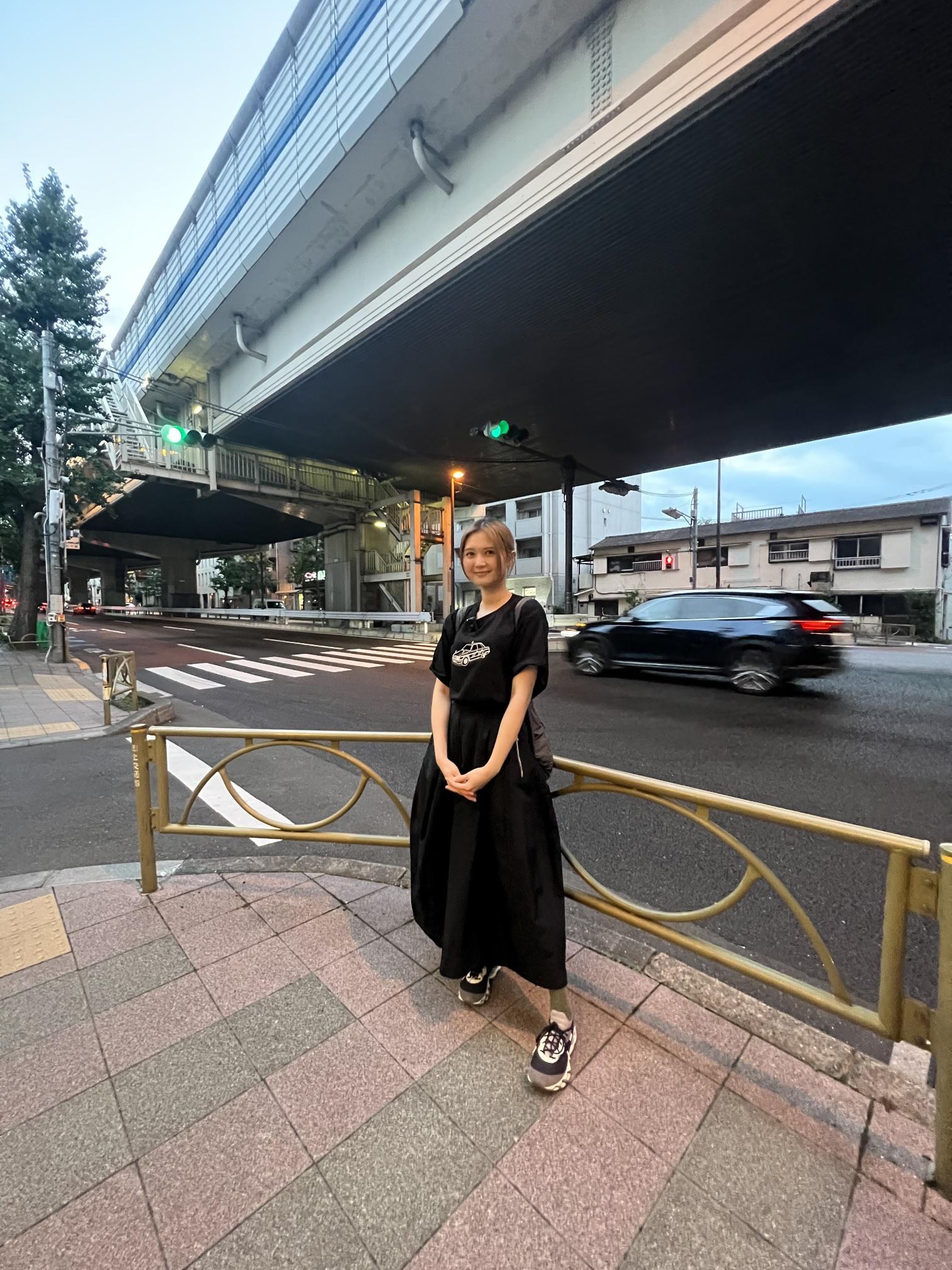 黃妍於東京舉行mini tour,帶fans遊覽《哀傷的作者》MV的拍攝地標。