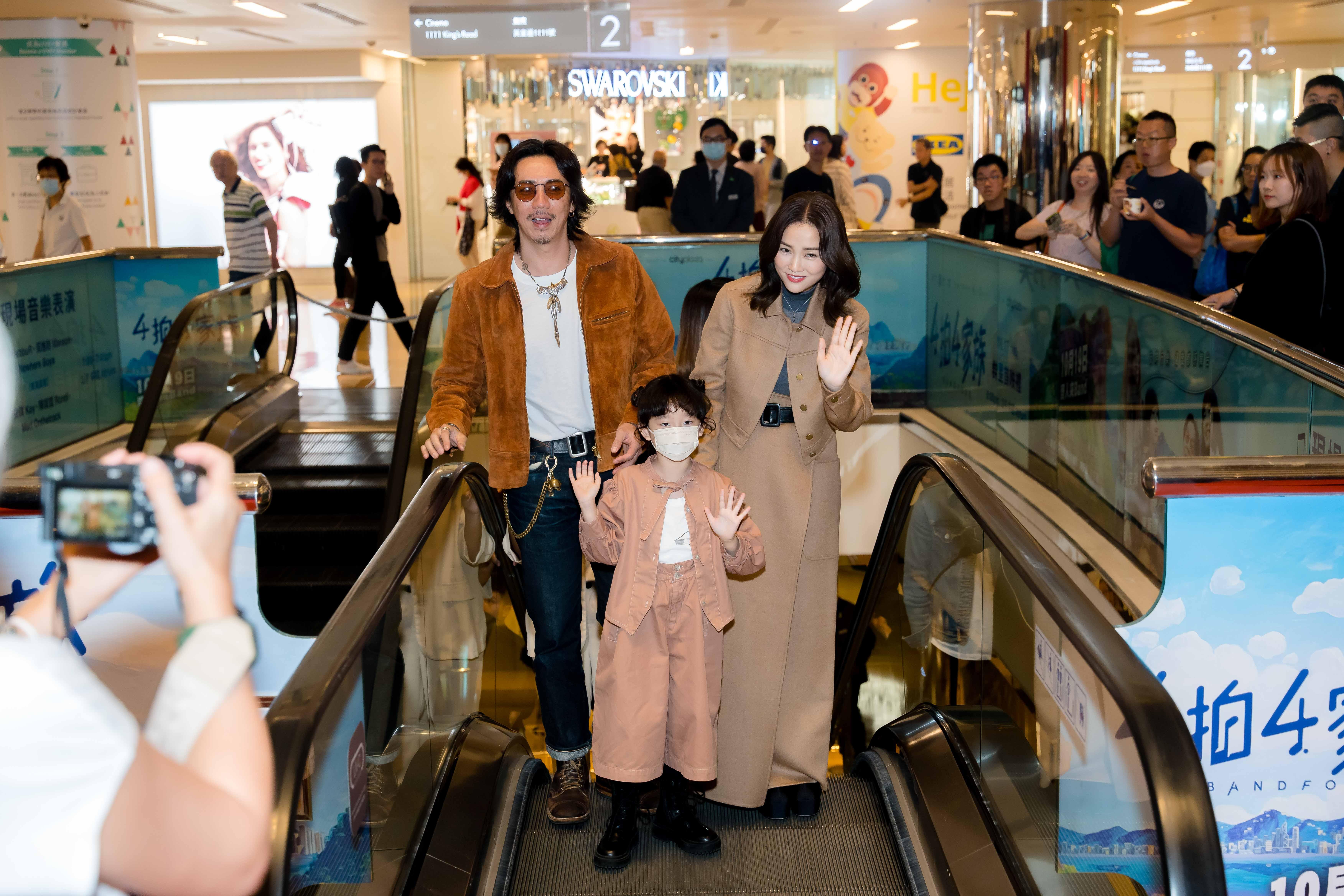 謝安琪主演新片《4拍4家族》舉行首映禮,全家總動員支持。