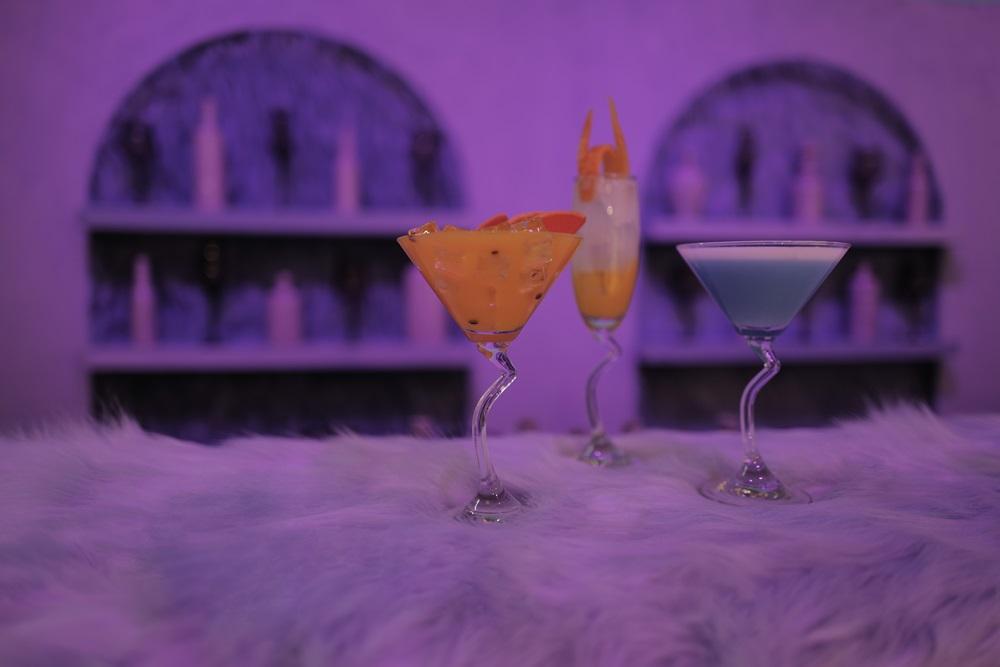 D2 Place以女巫的毛皮為設計靈感,打造神秘迷人的MOMO BAR。