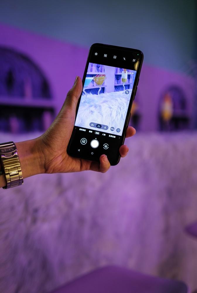 D2 Place以女巫的毛皮為設計靈感,打造神秘迷人的MOMO BAR。