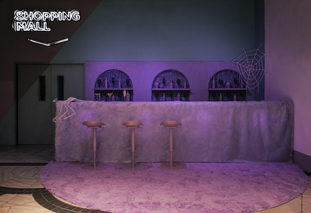 D2 Place以女巫的毛皮為設計靈感,打造神秘迷人的MOMO BAR。