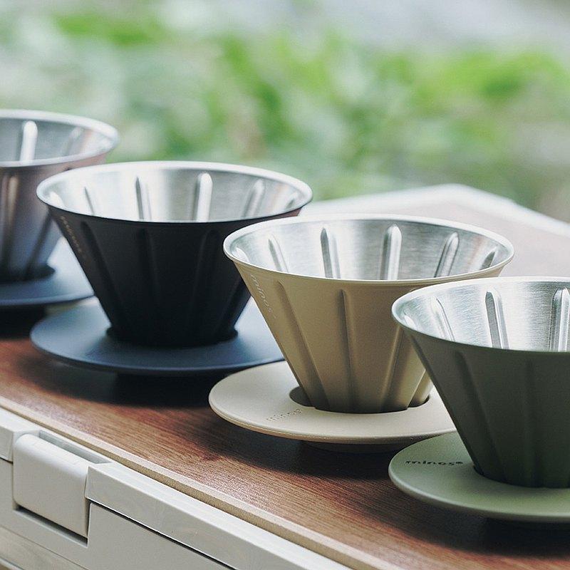 Minos不銹鋼濾杯配膠托(2杯裝)HK$199|以不鏽鋼金屬濾杯及仿瓷塑膠底座組合而成,可分離底座更方便清洗,12根V形肋骨平均分散排氣,保持沖煮流速穩定,無論外觀抑或實用度都能迎合咖啡愛好者的喜好!