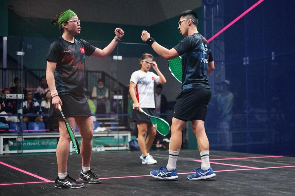 香港壁球混雙組合湯芷穎與鄧銘漮在八強對隊友李嘉兒及黃祉謙。(港協暨奧委會圖片)