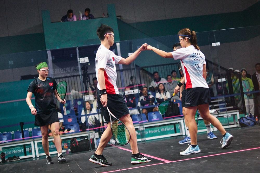 香港壁球混雙組合湯芷穎與鄧銘漮在八強對隊友李嘉兒及黃祉謙。(港協暨奧委會圖片)