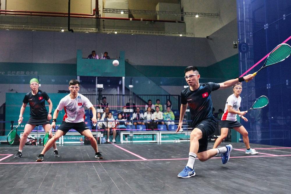 香港壁球混雙組合湯芷穎與鄧銘漮在八強對隊友李嘉兒及黃祉謙。(港協暨奧委會圖片)