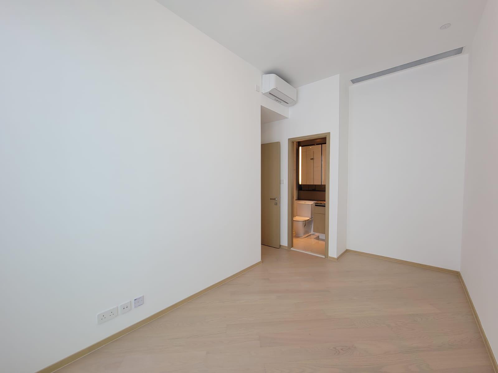 凱和山|第2座15樓E室為藍本搭建的無改動示範單位。(鍾式明攝)