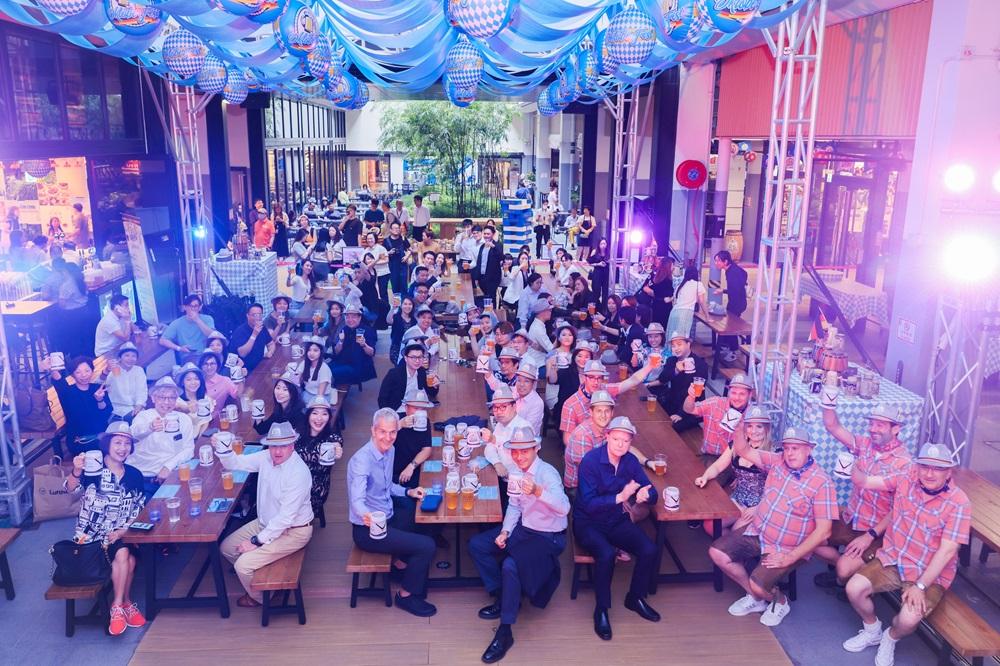 啤酒節現場亦會舉辦快閃萬聖節啤酒裝扮大賽,凡穿著萬聖節服飾參與啤酒節,即可得到免費啤酒一杯,扮鬼扮馬就可以換酒飲!各位啤酒迷不妨與家人朋友到場參加!