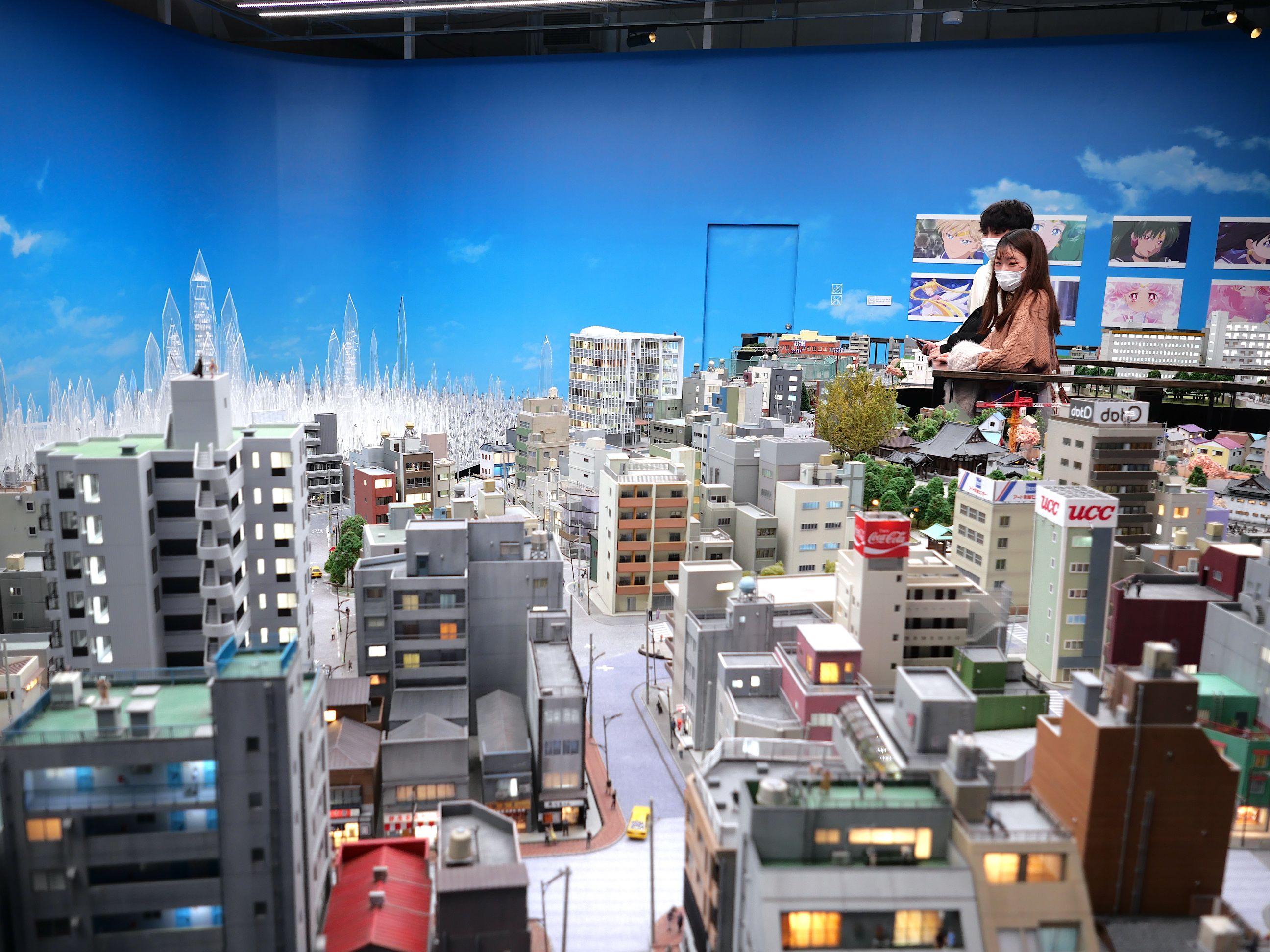 「美少女戰士」區域,重現漫畫中以水晶打造的未來世界「Crystal‧Tokyo」。