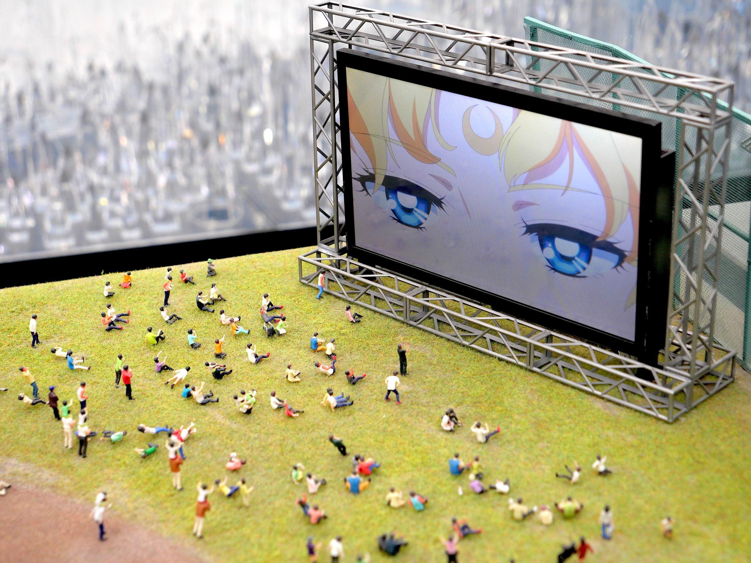 街景中的迷你人偶,每一個的擺位動作都有故事性,非常有趣!