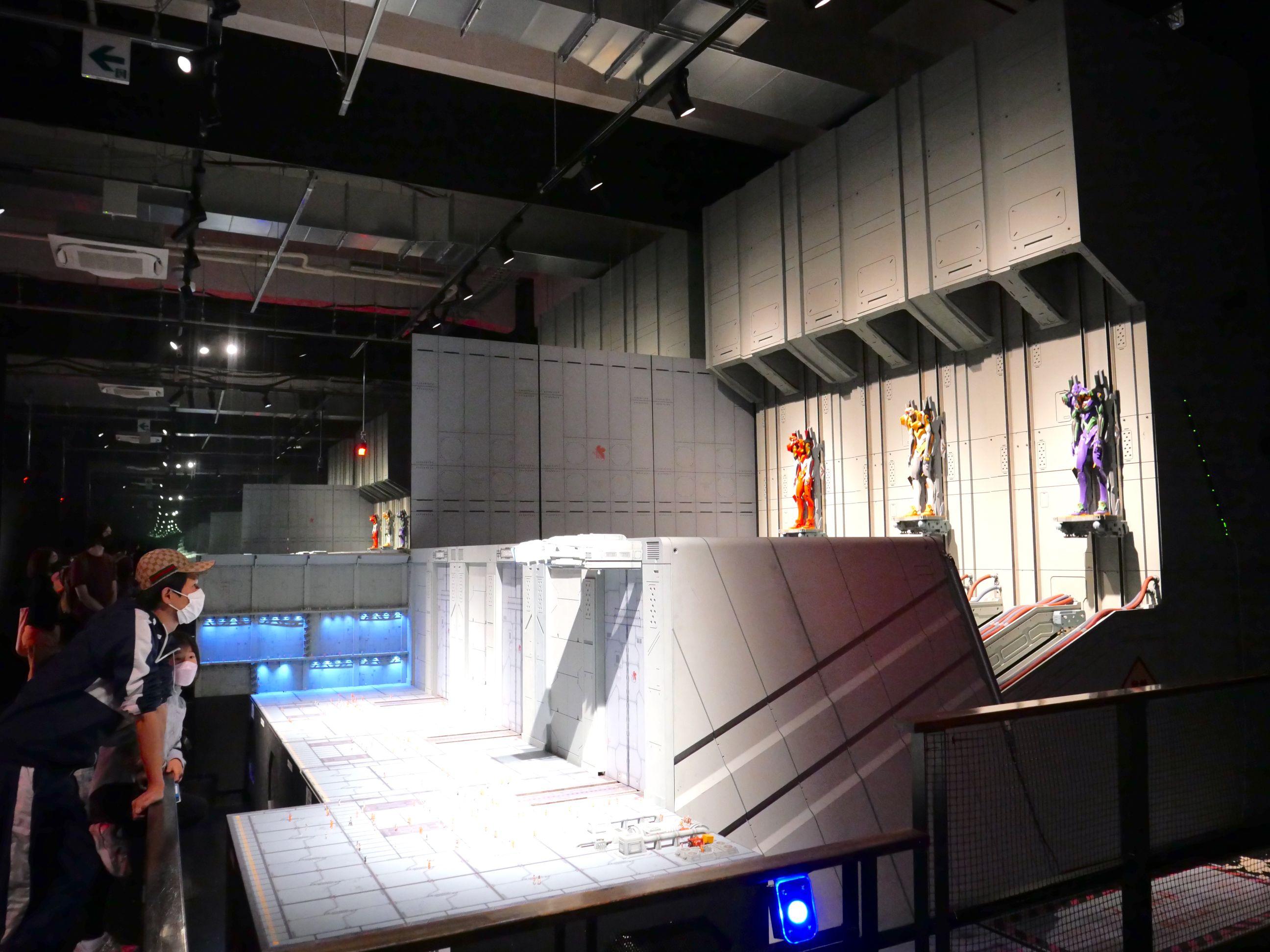 新世紀福音戰士格納庫,重現各EVA機從發射台彈射的經典場景。