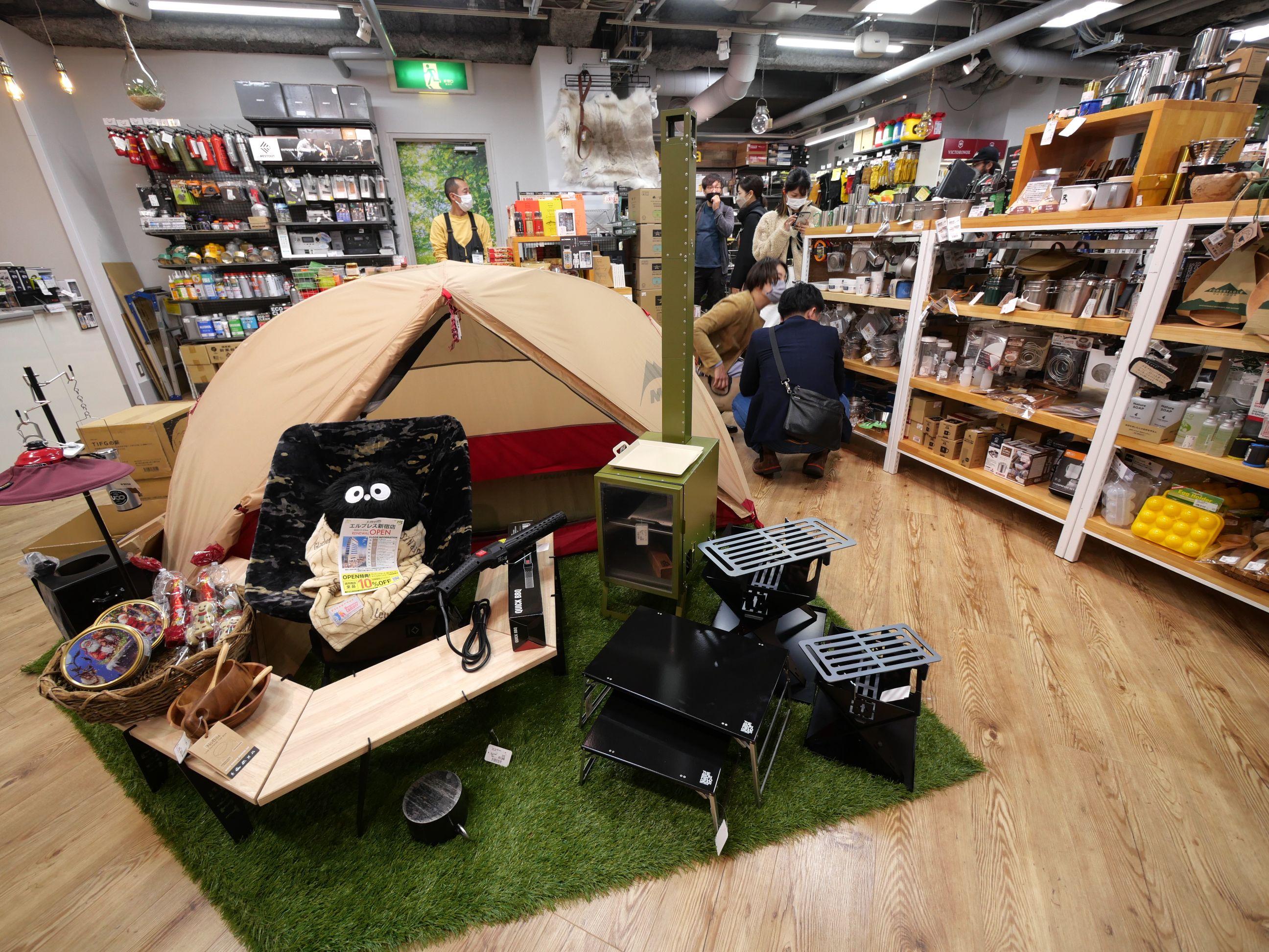 9樓設有Camp floor,店員個個都是Camping達人。