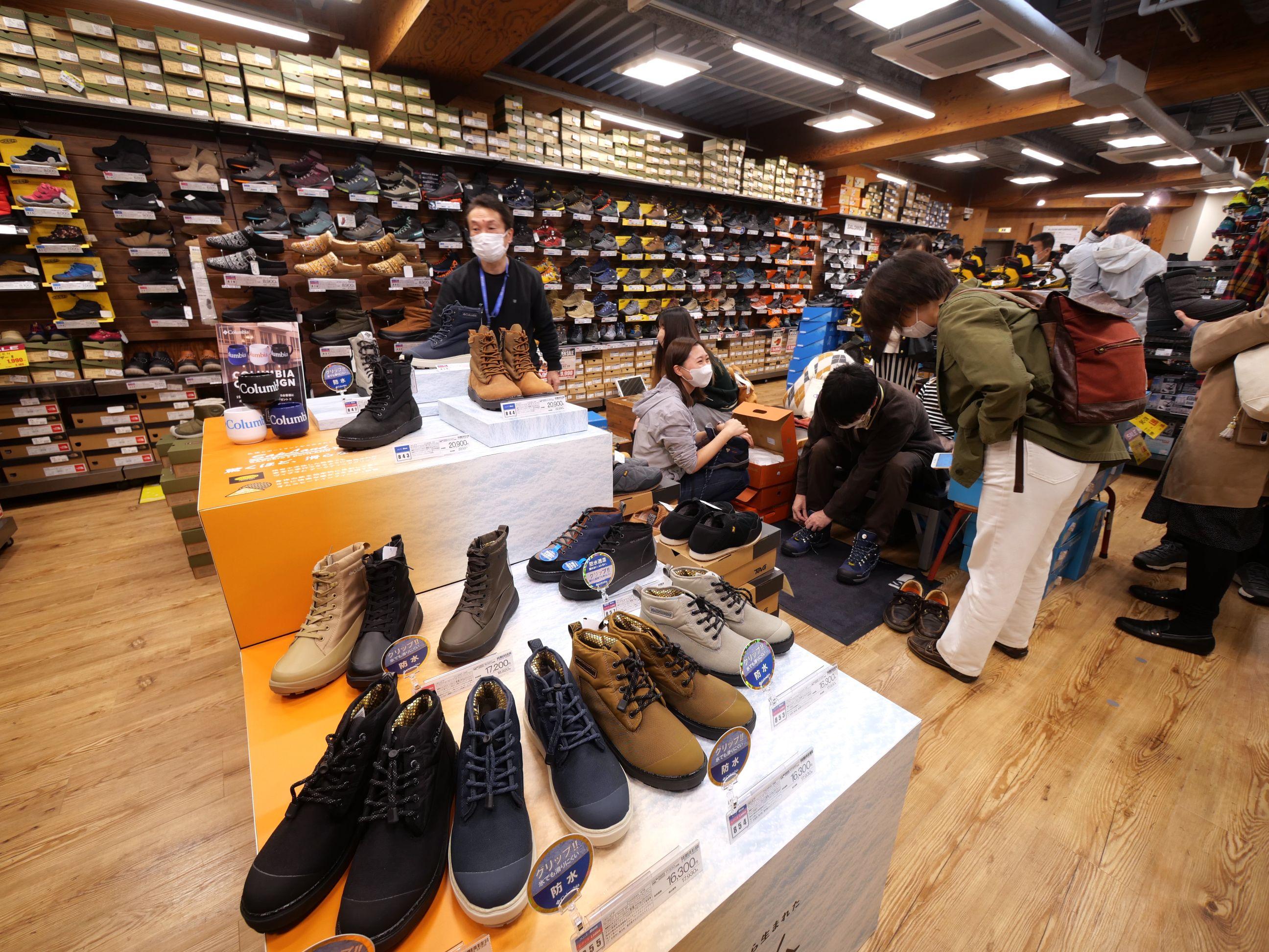 3樓的山岳専區,有齊各式登山鞋,不時有減價優惠。