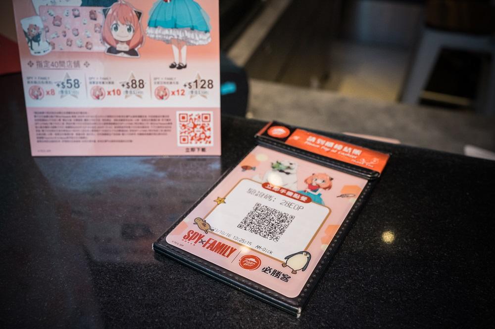 Pizza Hut特選11間遍佈港、九、新界的店舖,精心換上《SPY x FAMILY間諜家家酒》主題佈置,搖身一變成為主題餐廳。