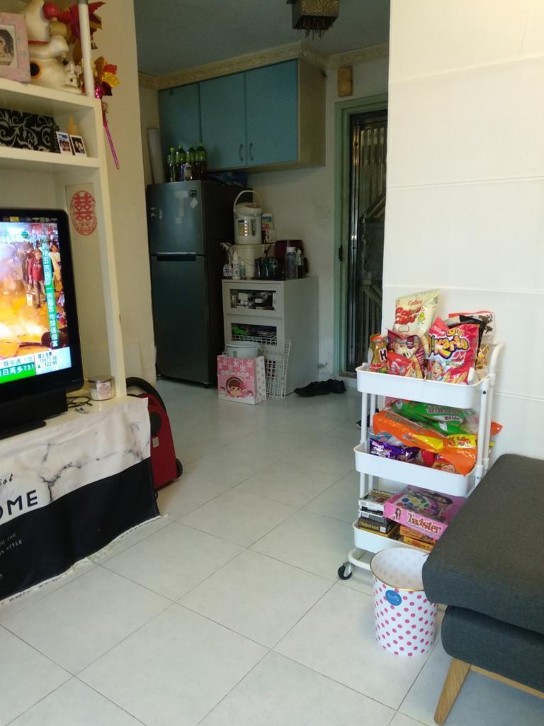 單位大廳屬「呂」字型開則,間隔分明。(代理提供)