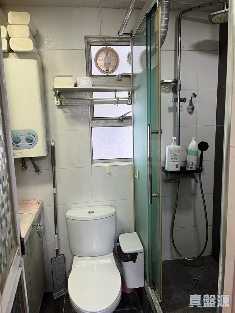 明廁設計浴室,空間算闊落。(代理提供)