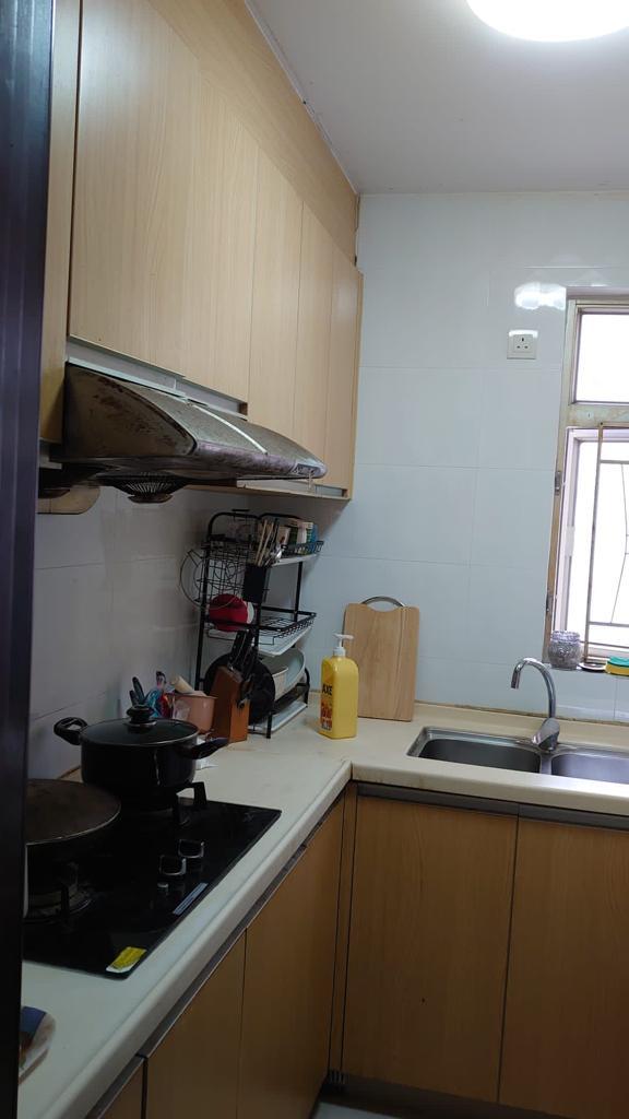 廚房空間見使,配套算新淨。(代理提供)