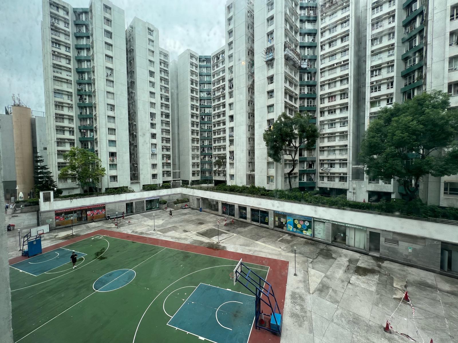 單位景觀以內園及球場景為主,頗為開揚。(代理提供)