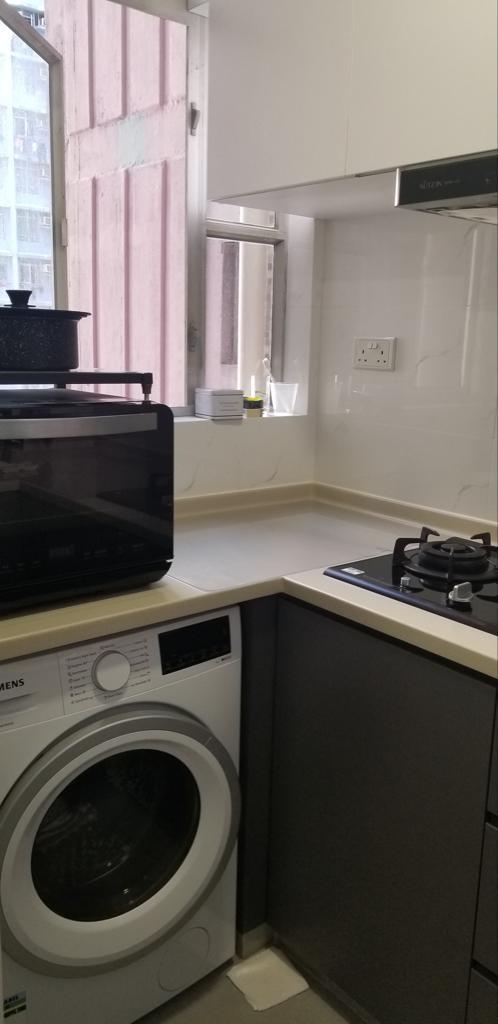 廚房下廚空間充足,兼光猛通爽。(代理提供)