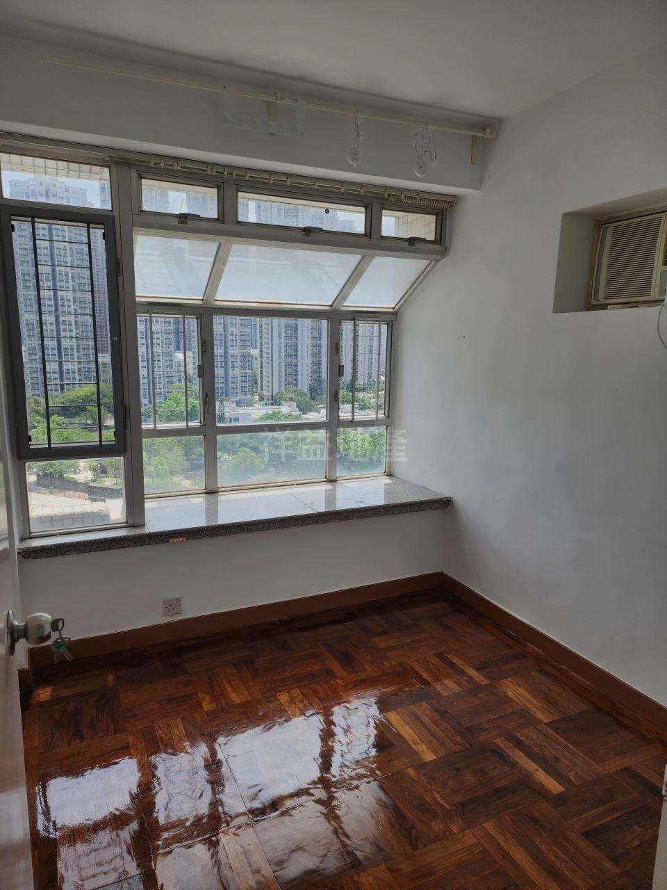 睡房窗戶闊大,視野清幽開揚。(代理提供)