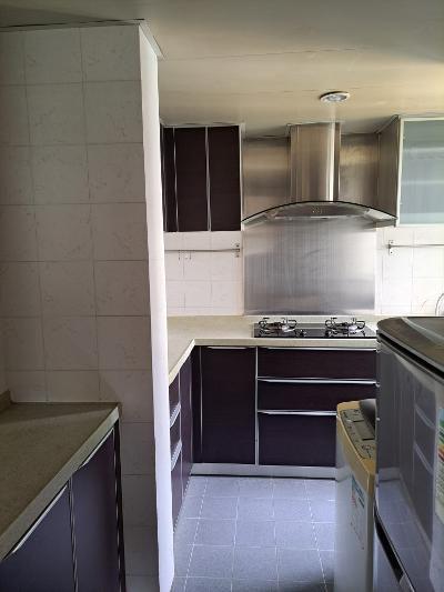 廚房面積闊大,而且光猛。(代理提供)