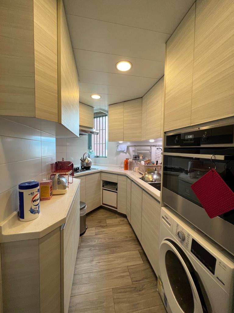 廚房面積寬敞實用,配套新淨。(代理提供)