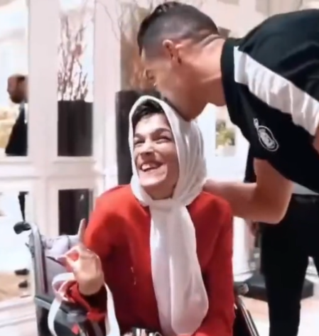 C朗在伊朗擁吻殘疾女畫家惹風波 涉通姦或被鞭刑99下