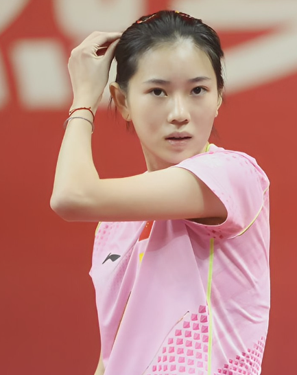 21歲的王添藝爆冷贏波爆紅,網民讚她「國乒第一美女」。 (微博截圖)