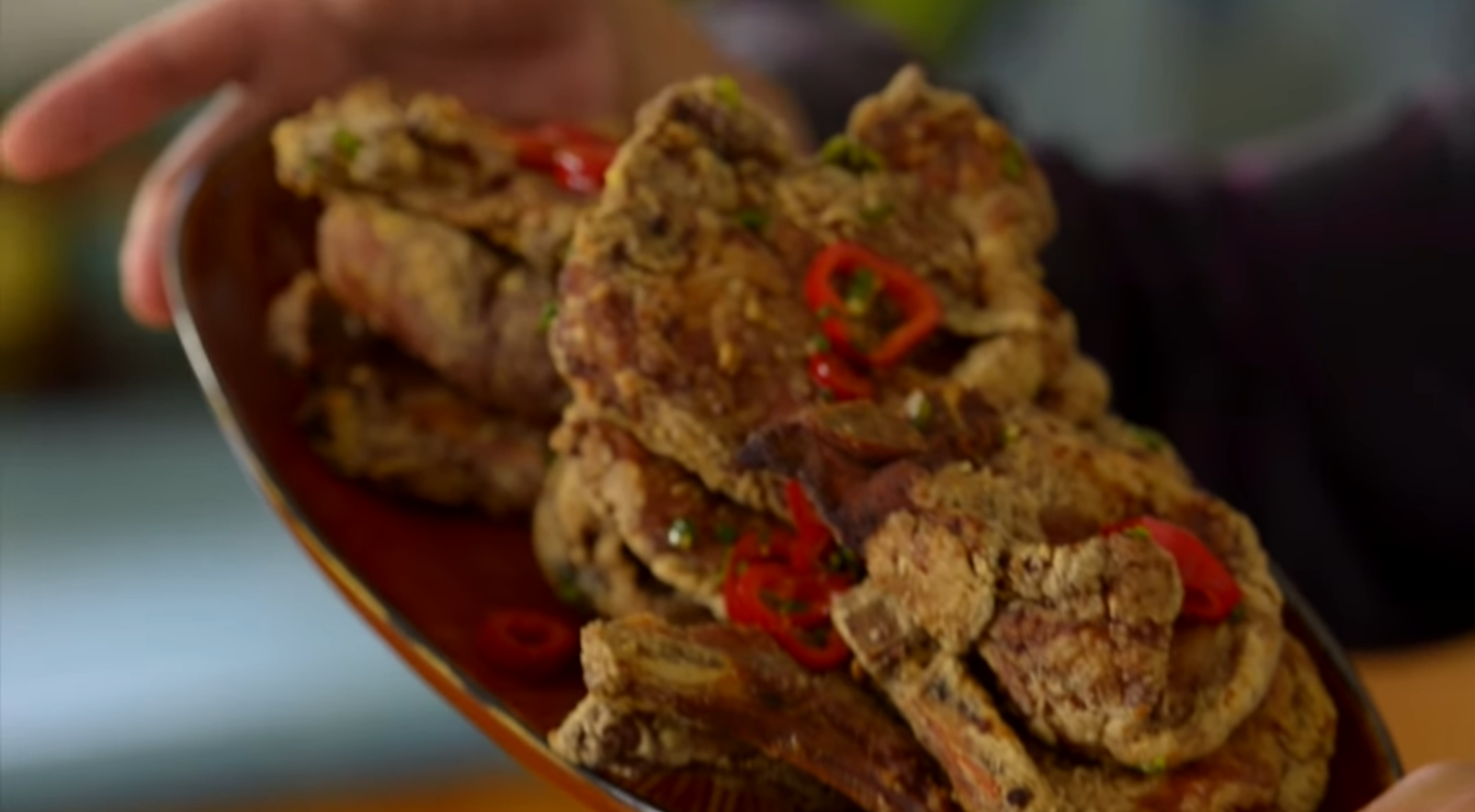 椒鹽豬扒食譜│椒鹽豬扒在家一樣可以輕易做到。(網上截圖)