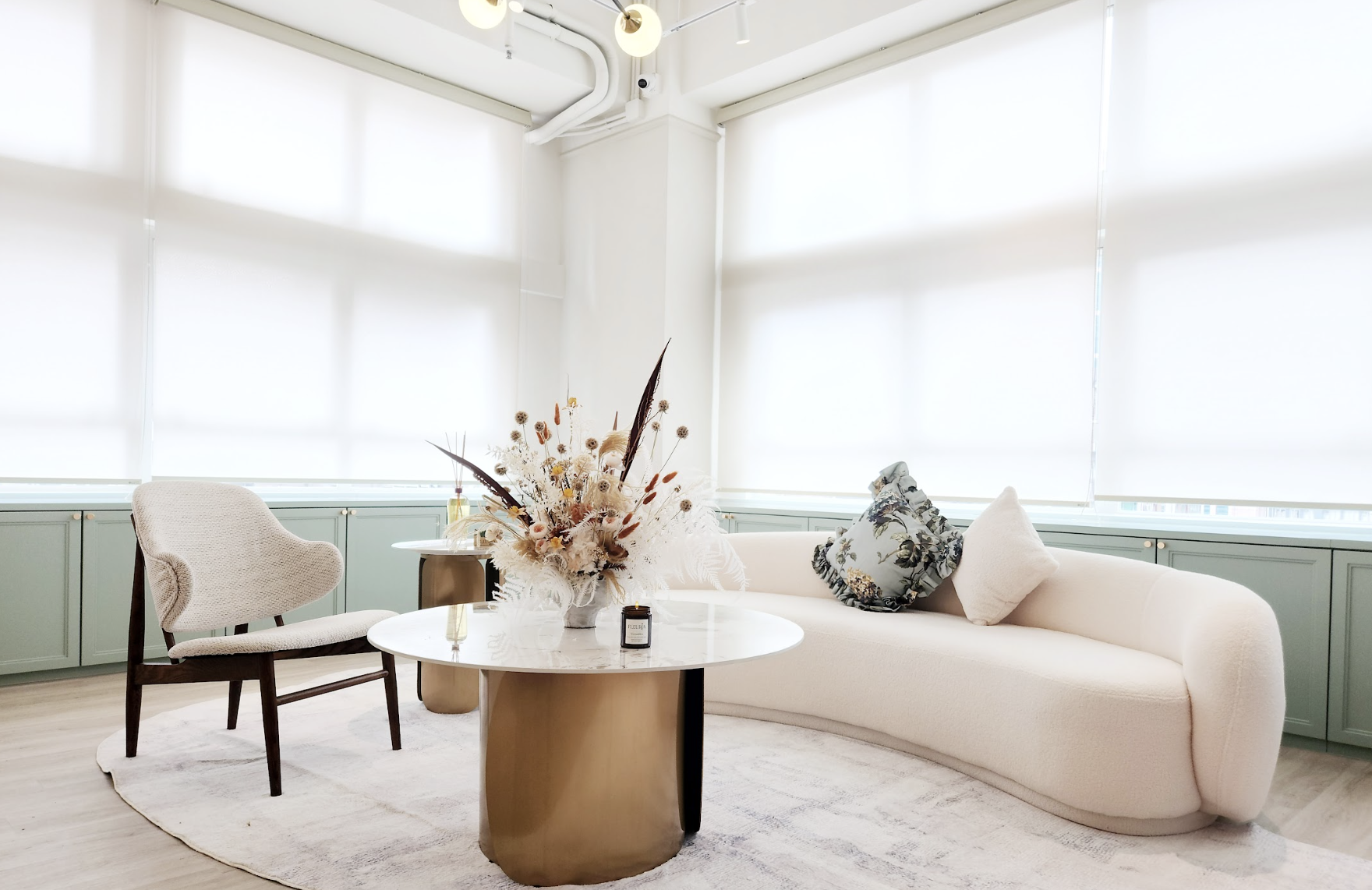 Fleuria 亦於荔枝角設有工作室,可為客人安排花藝設計班,或租用場地制訂各式工作坊內容。有關會員優惠、工作坊租用等。