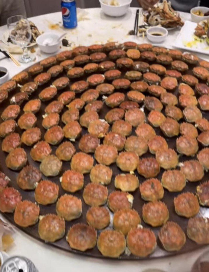 適逢大閘蟹當造時節,不少人都會特意約埋三五知己一同拆蟹食膏。(圖片來源:Facebook@香港大閘蟹關注組)