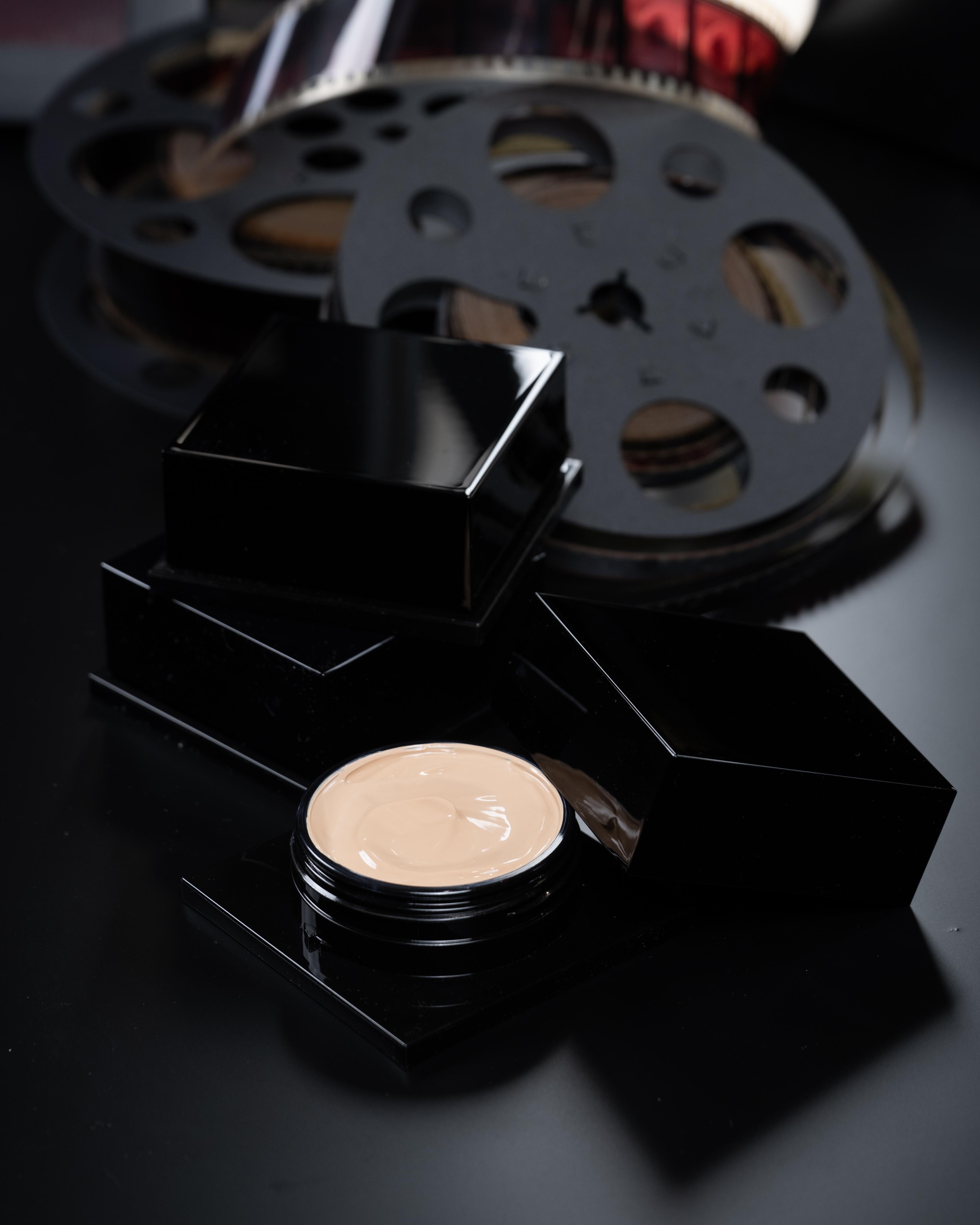 柔滑活魅粉底霜