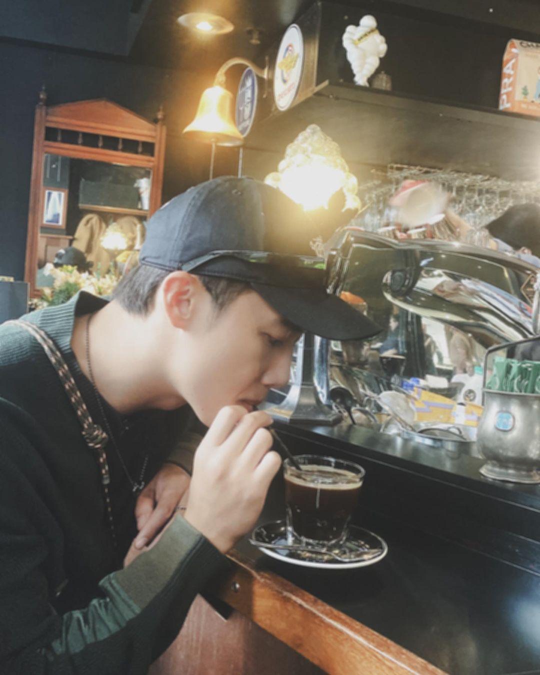 Stanley在IG分享嘆咖啡的照片,寫道:「唔係講笑,今次好嘆」