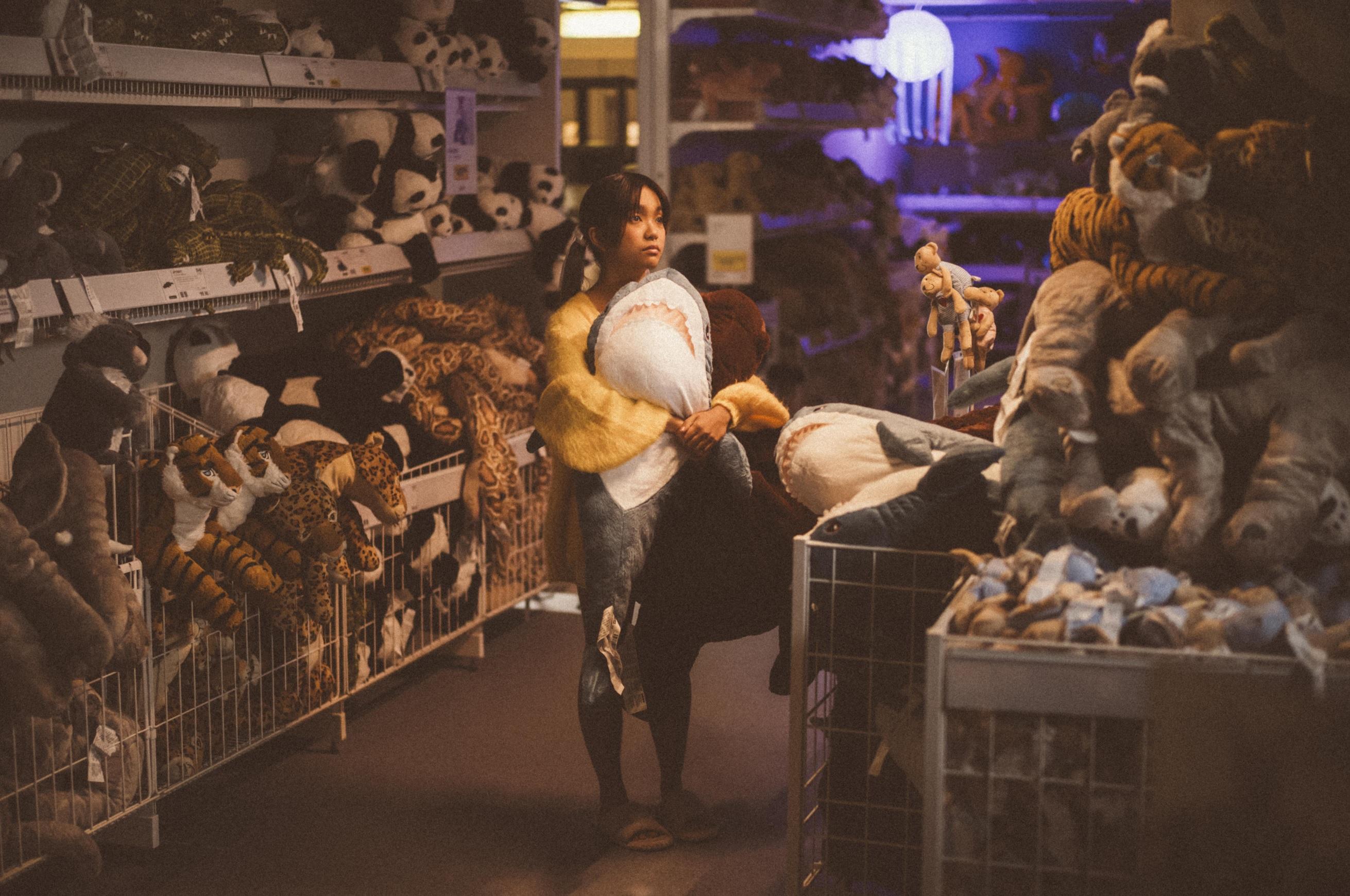 Moon Tang為新歌《房屋供應問題》拍MV接正黑雨紅雨,搞到拍攝改期又滯留。