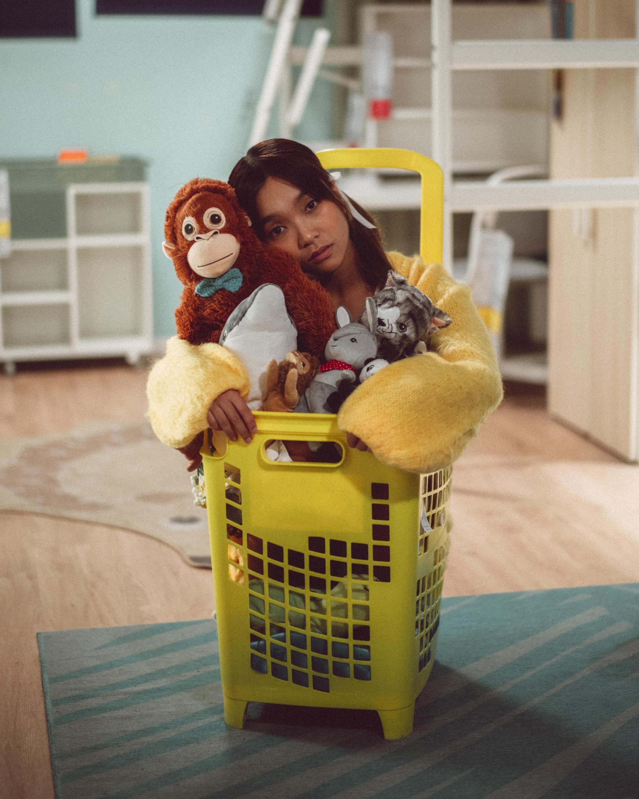 Moon Tang新歌《房屋供應問題》獲黃偉文填詞,以房屋比喻感情。