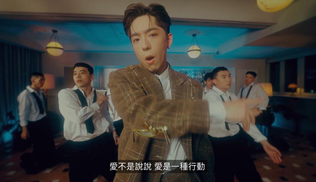 Edan《霸道總裁》Dance Version MV在迎月晚上架,以慰爵屎相思之苦。