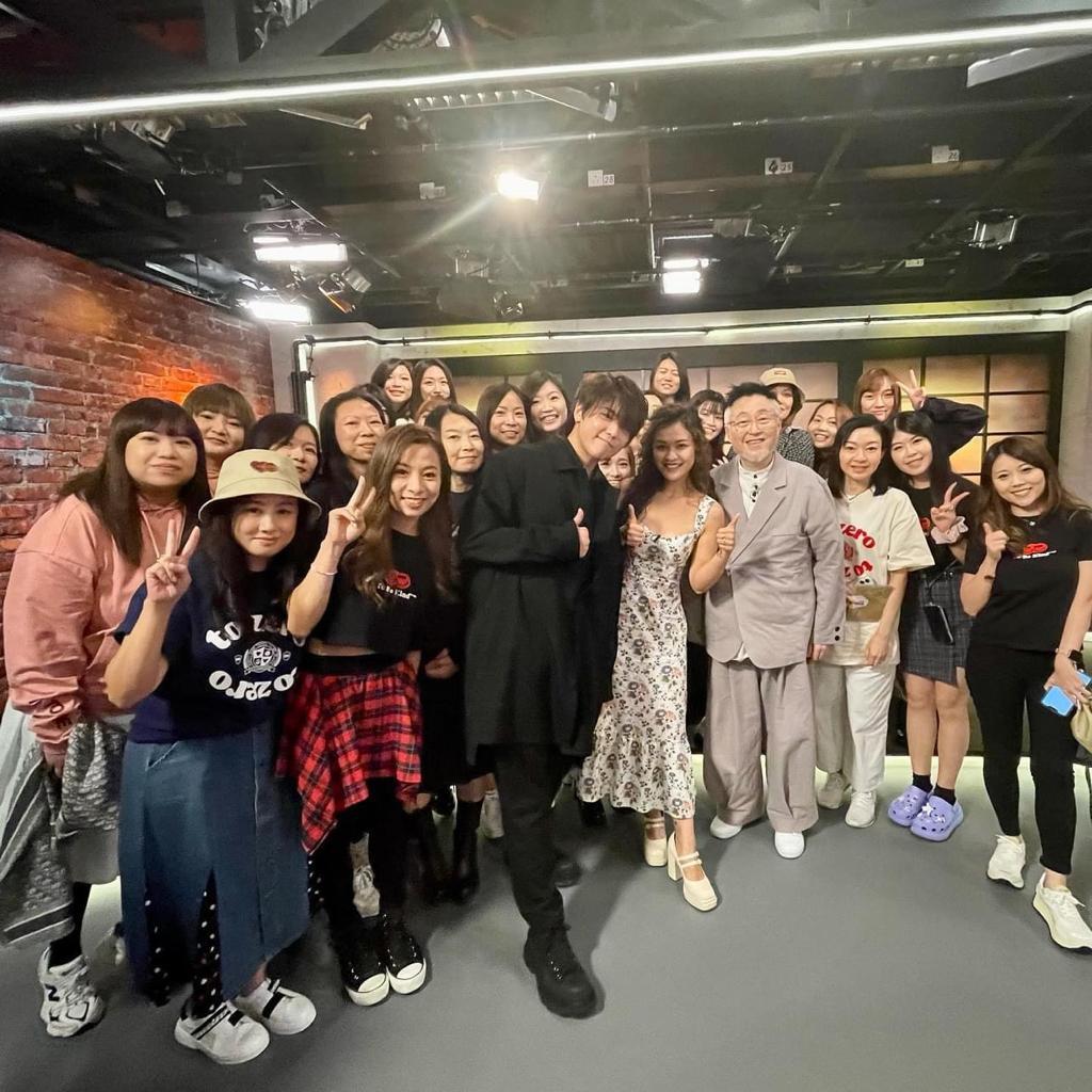 谷德昭與姜濤、李嘉文和一眾姜糖大合照。