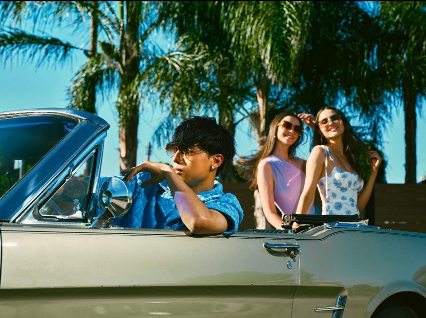 AK在紐約租用古董車拍MV。