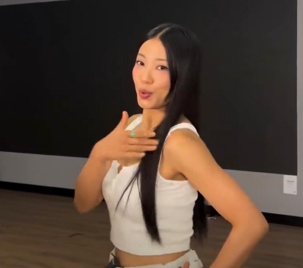 Sumling@COLLAR。(《Speak Love》Dance Challenge短片截圖)