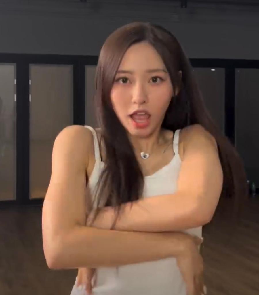 Ivy So@COLLAR。(《Speak Love》Dance Challenge短片截圖)