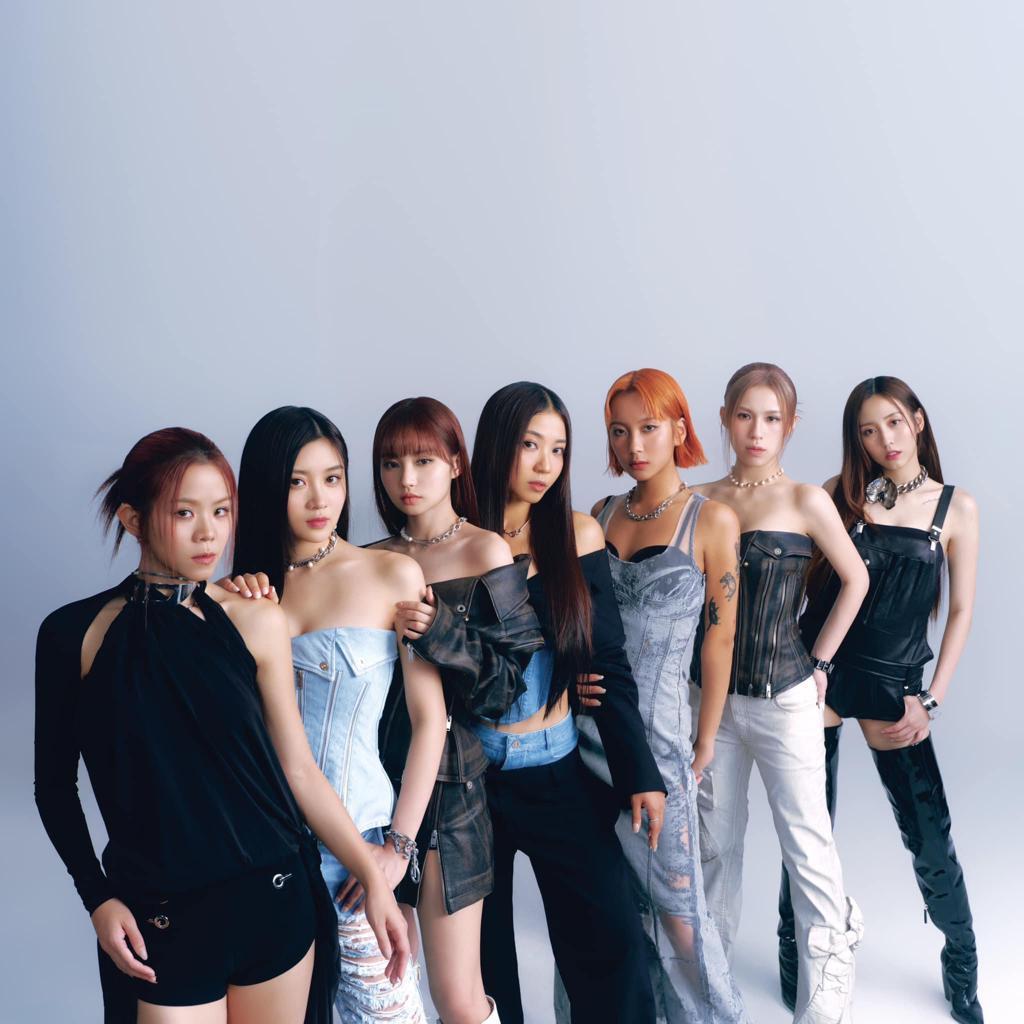 COLLAR日前發放全新靚相,獲網民有讚。