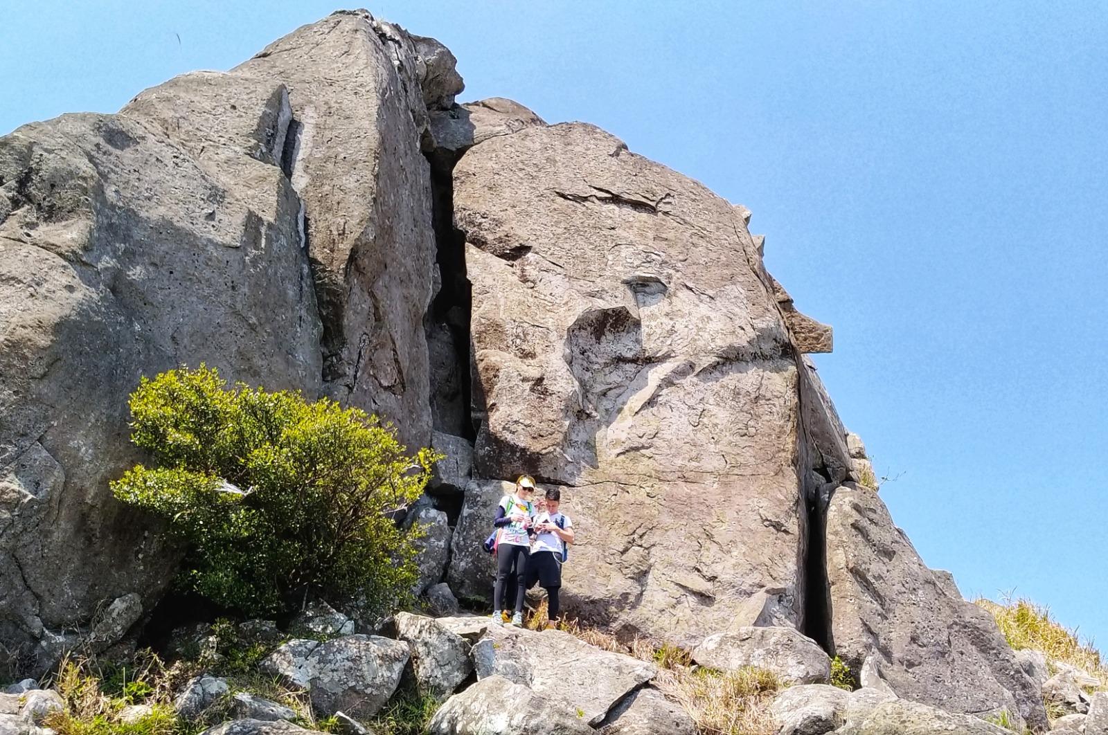 大帽山行山丨禾秧山下的石天門,只可以給一名不肥胖的人穿過的石縫