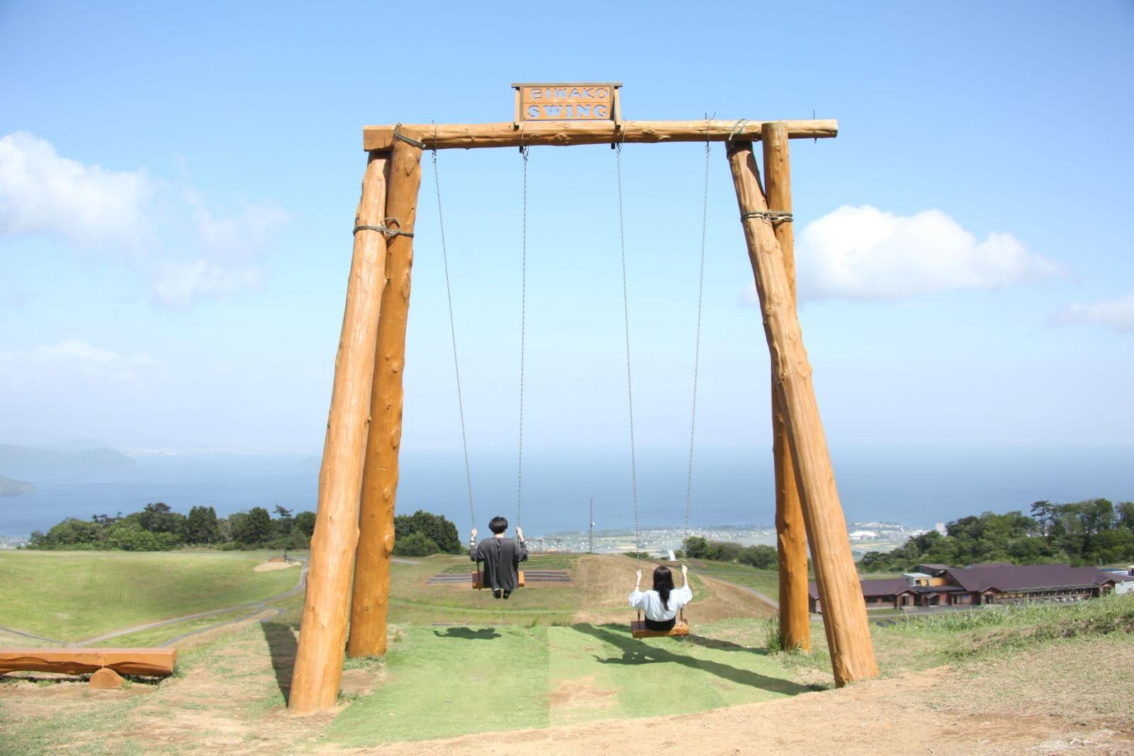 去年在遊樂區新開設了「BIWAKO SWING」巨型鞦韆外,還有全長350米的絕叫系飛索「HAKODATEYAMA ZIP LINE」。((圖片來源:PR TIMES/びわ湖のみえる丘)