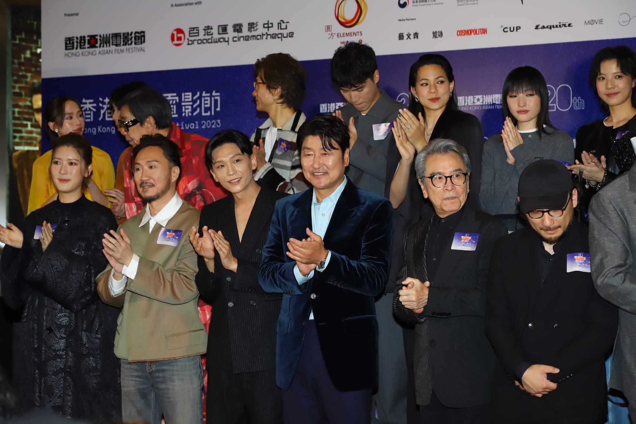 康城影帝宋康昊出席香港亞洲電影節為開幕電影《韓戲逼人》宣傳,表現親民。(羅錦鴻攝)