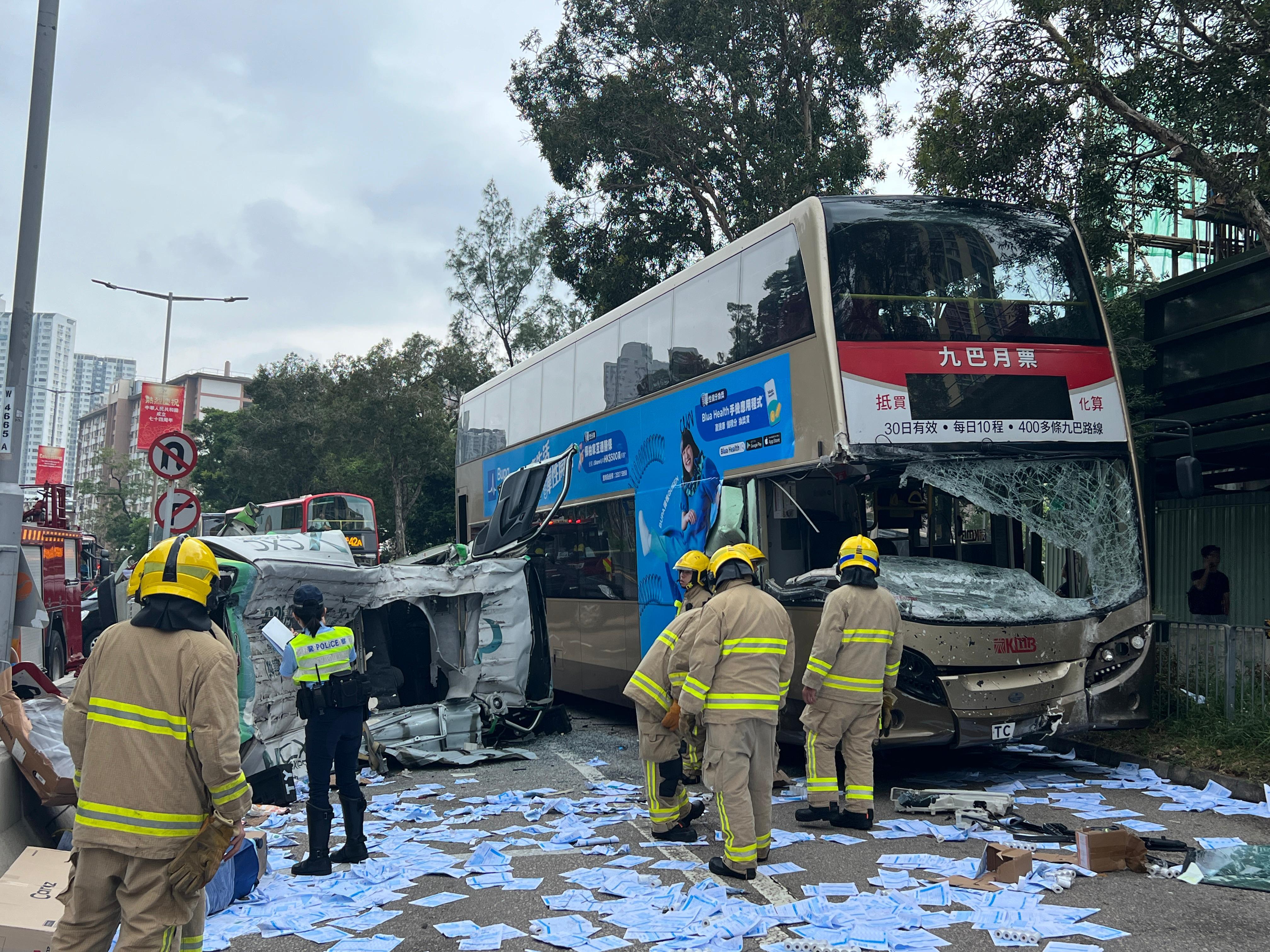 青衣客貨車越線撼巴士跟車工亡 客貨車司機涉毒駕及危駕被捕(更新)