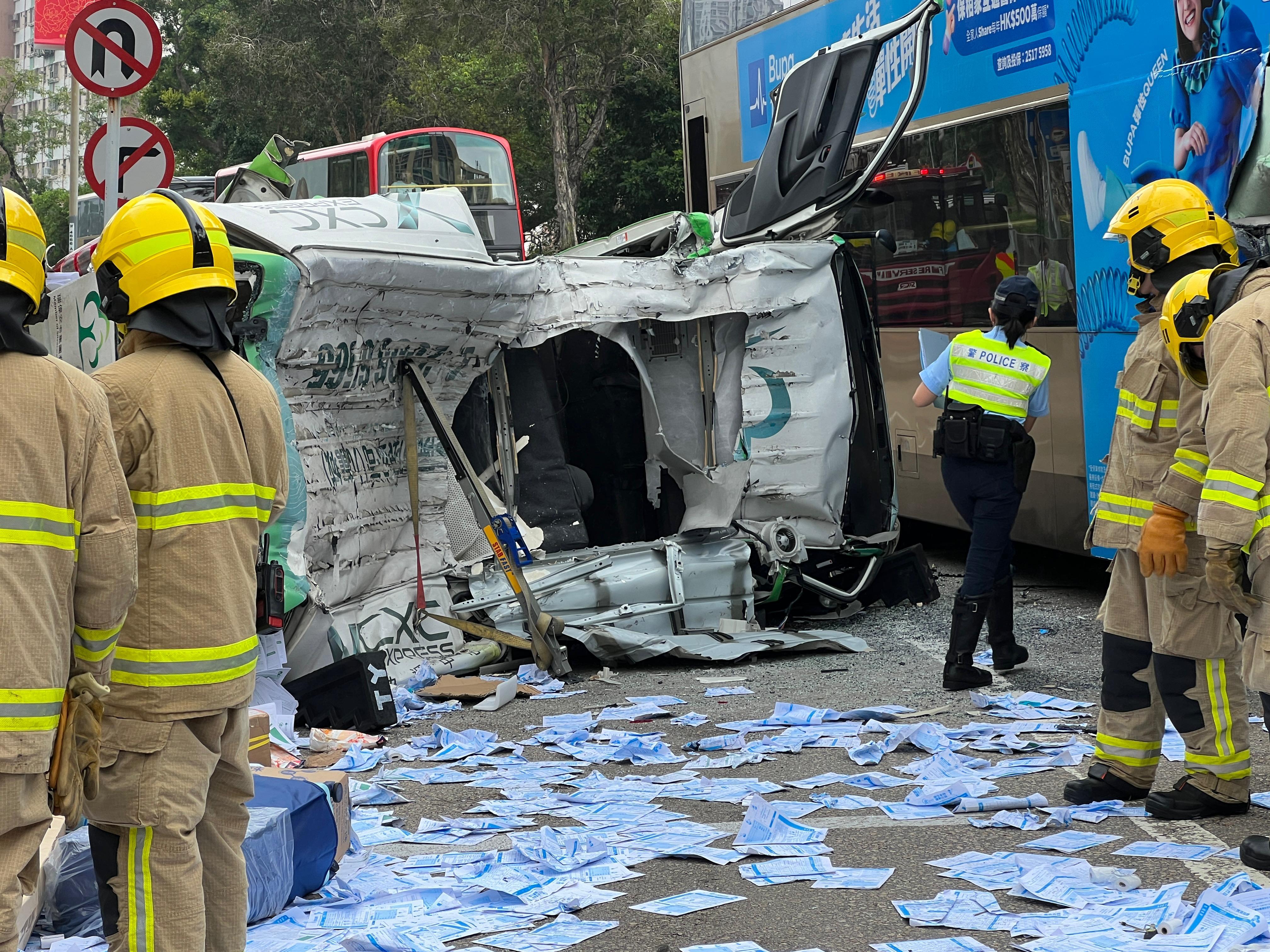 青衣客貨車越線撼巴士跟車工亡 客貨車司機涉毒駕及危駕被捕(更新)