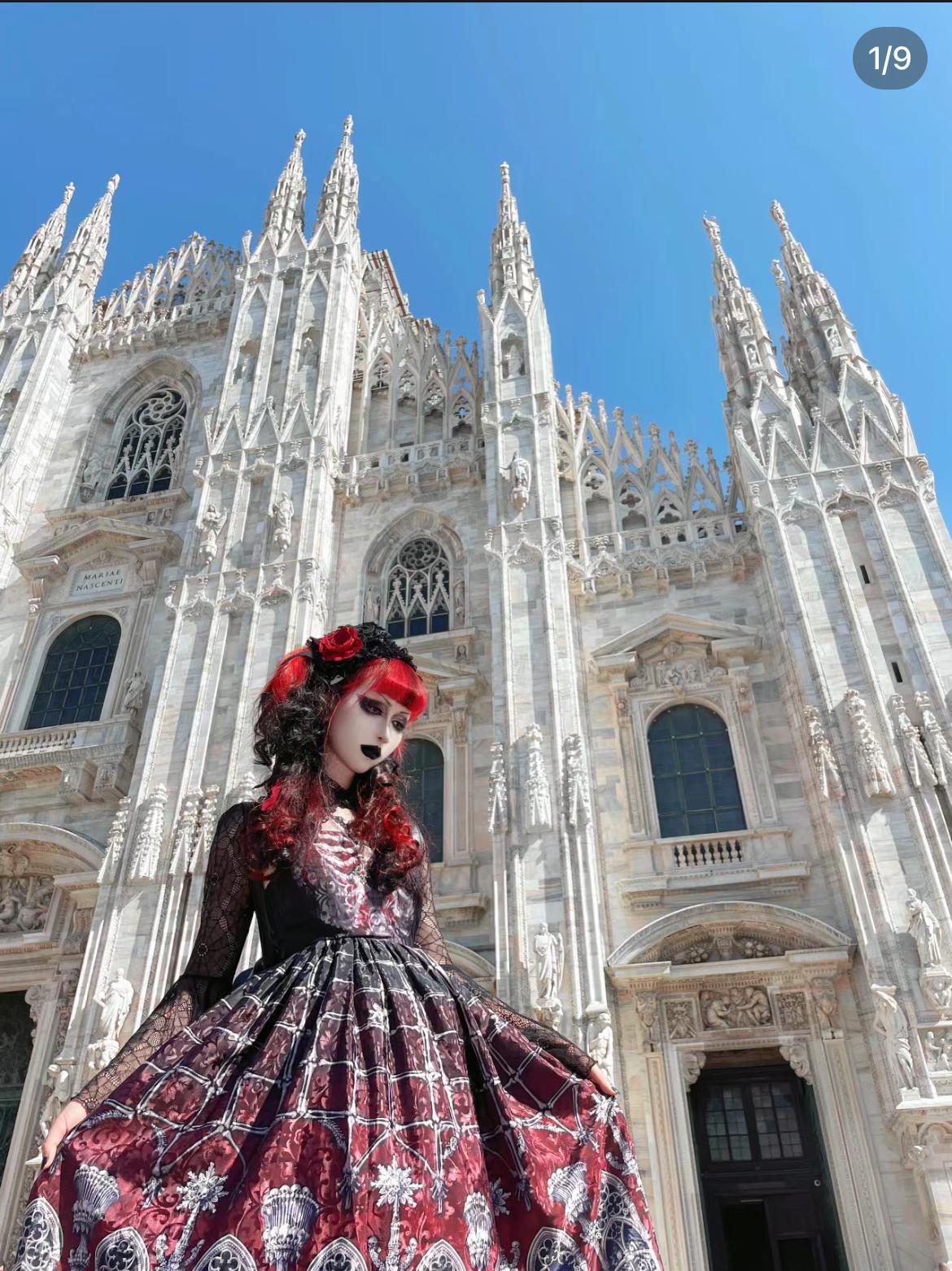 內地女身穿哥特風格裙被拒入米蘭教堂 仲用1事口硬稱:我沒有問題。(圖片來源:小紅書)