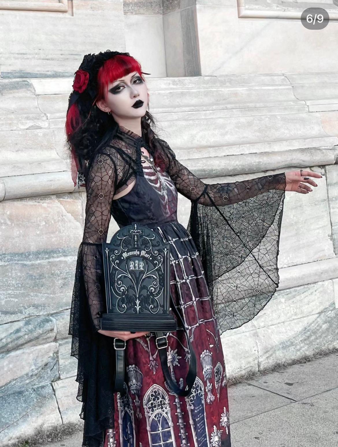 內地女身穿哥特風格裙被拒入米蘭教堂 仲用1事口硬稱:我沒有問題。(圖片來源:小紅書)