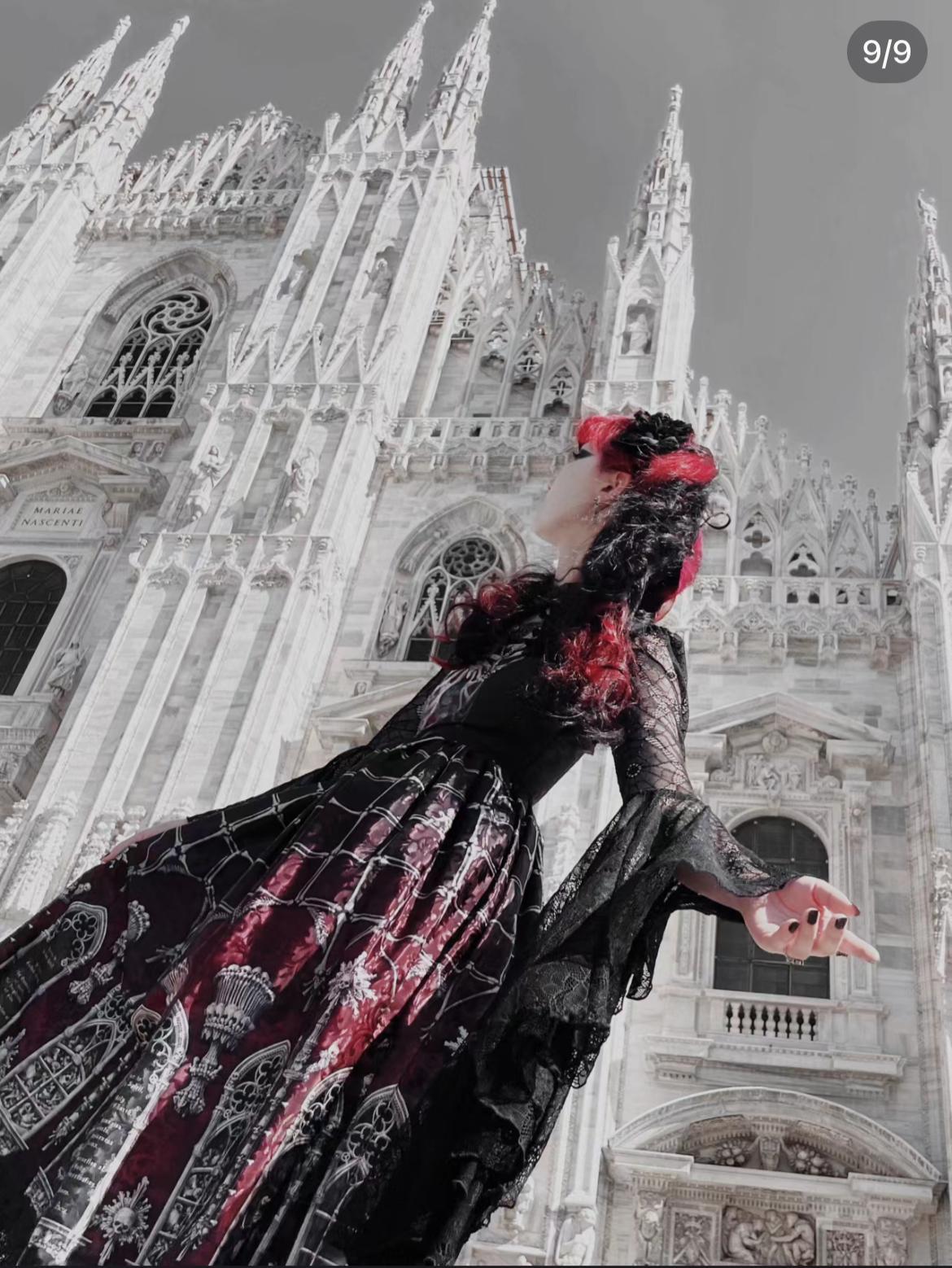 內地女身穿哥特風格裙被拒入米蘭教堂 仲用1事口硬稱:我沒有問題。(圖片來源:小紅書)