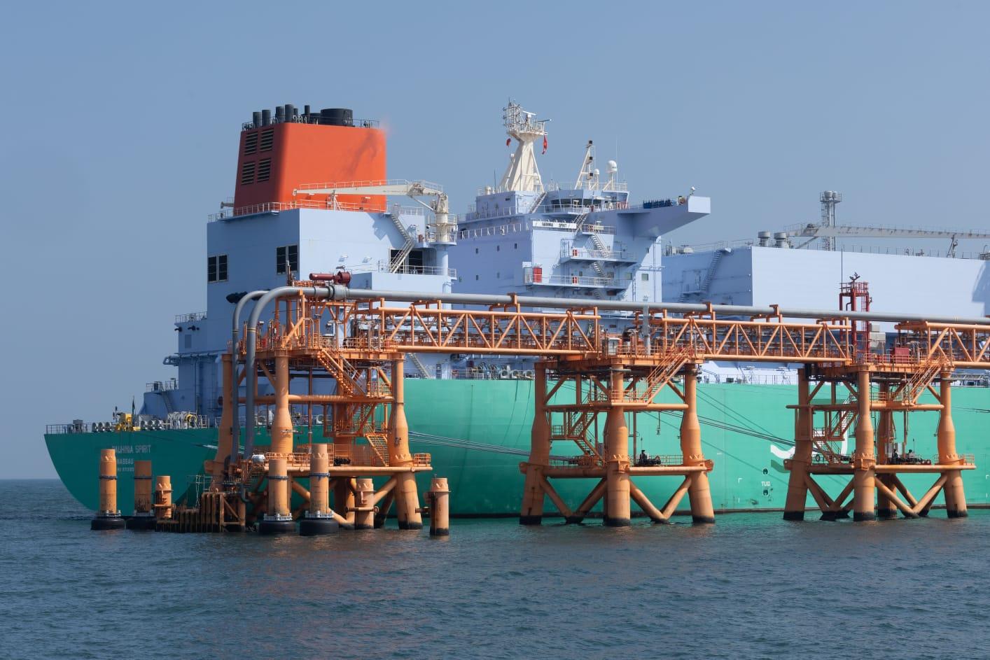 兩電海上液化天然氣接收站投入運作,接收首批按長期供應協議供港液化天然氣。(蘇文傑攝)
