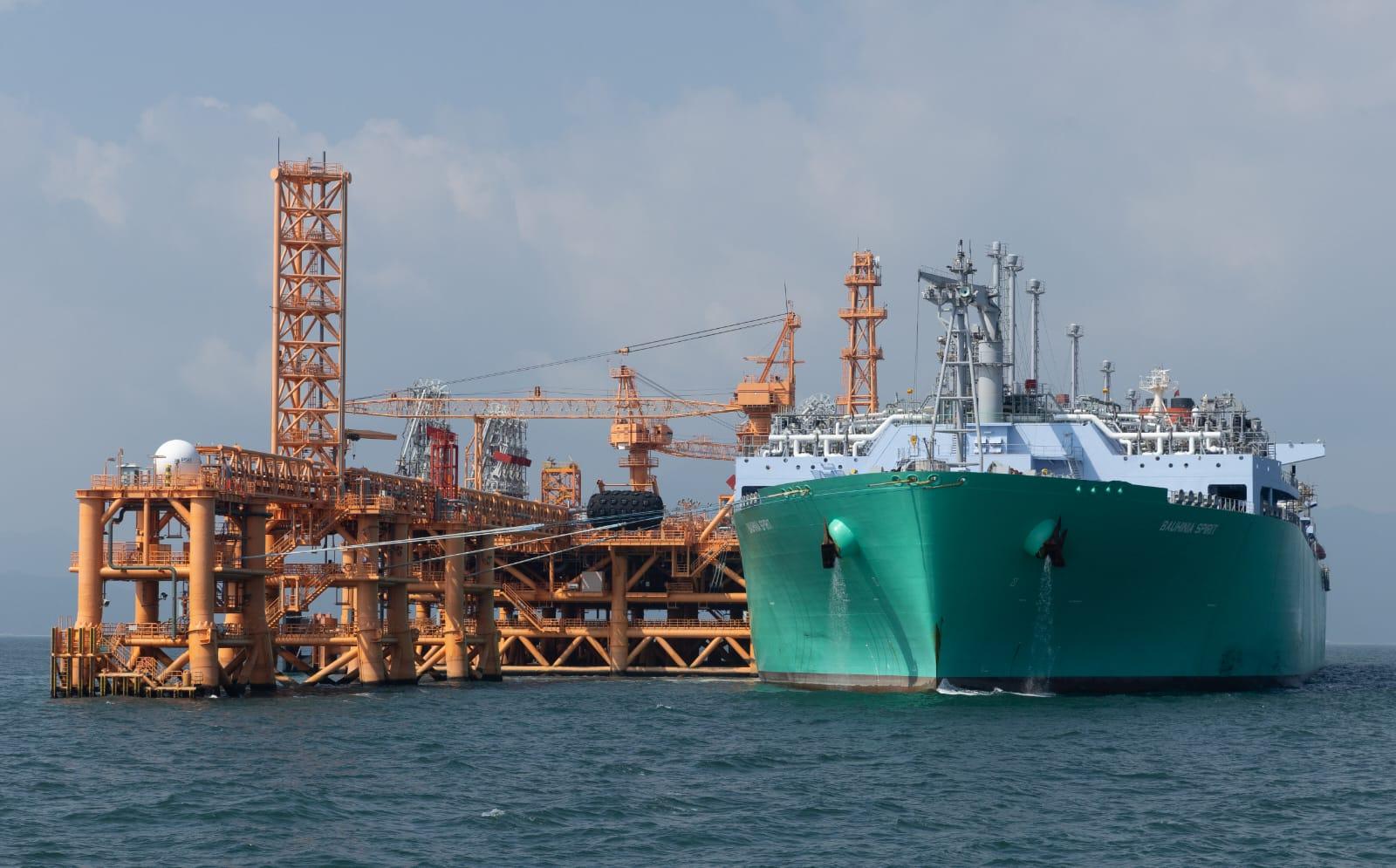 兩電海上液化天然氣接收站投入運作,接收首批按長期供應協議供港液化天然氣。(蘇文傑攝)